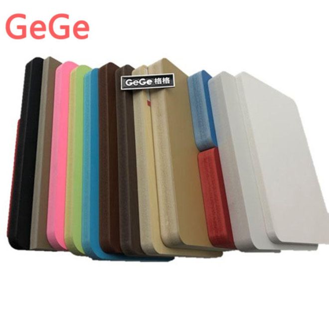 What method can be used to remove smudges on the P...